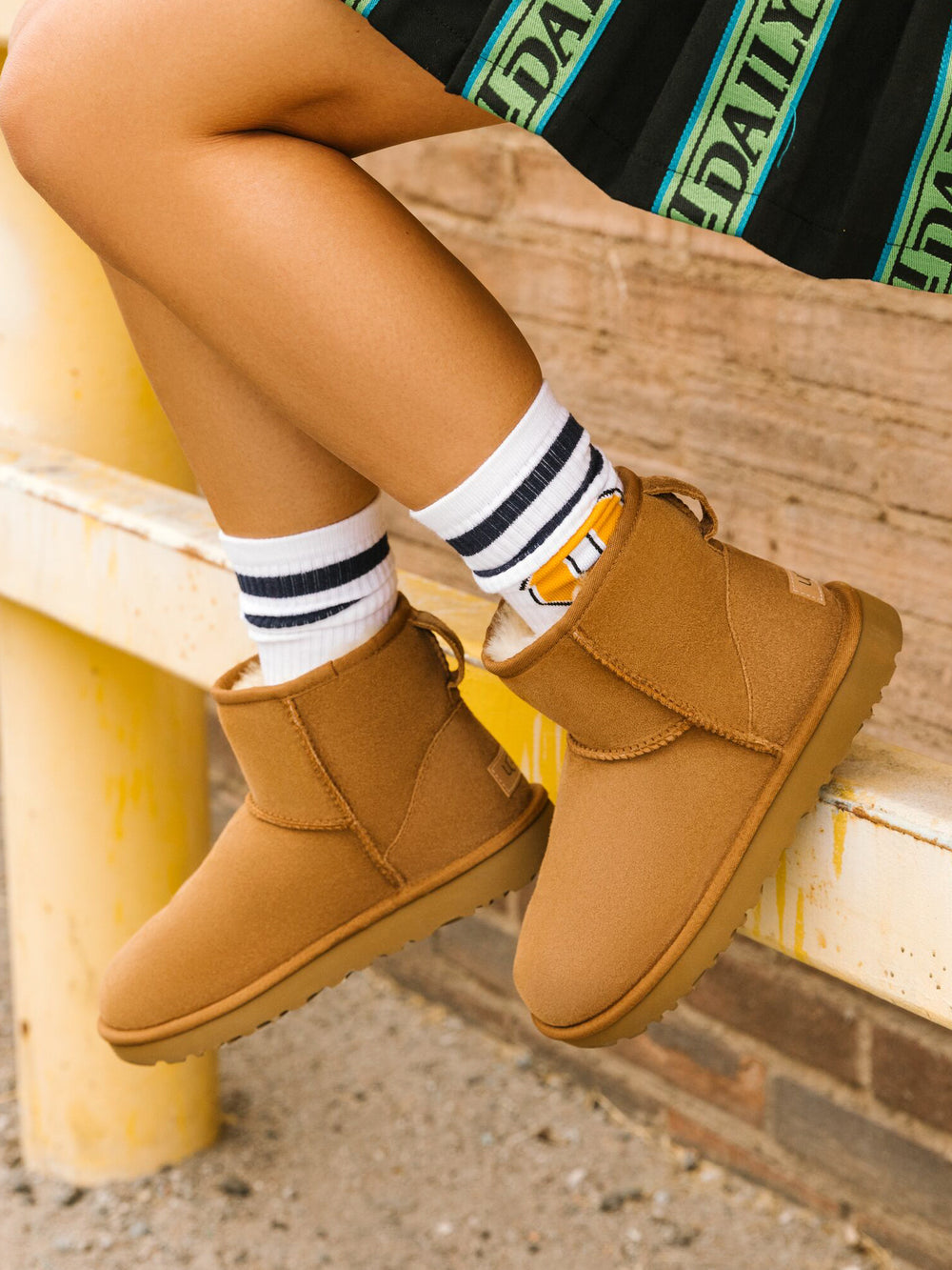 WOMENS UGG CLASSIC MINI II BOOTS - CHESTNUT
