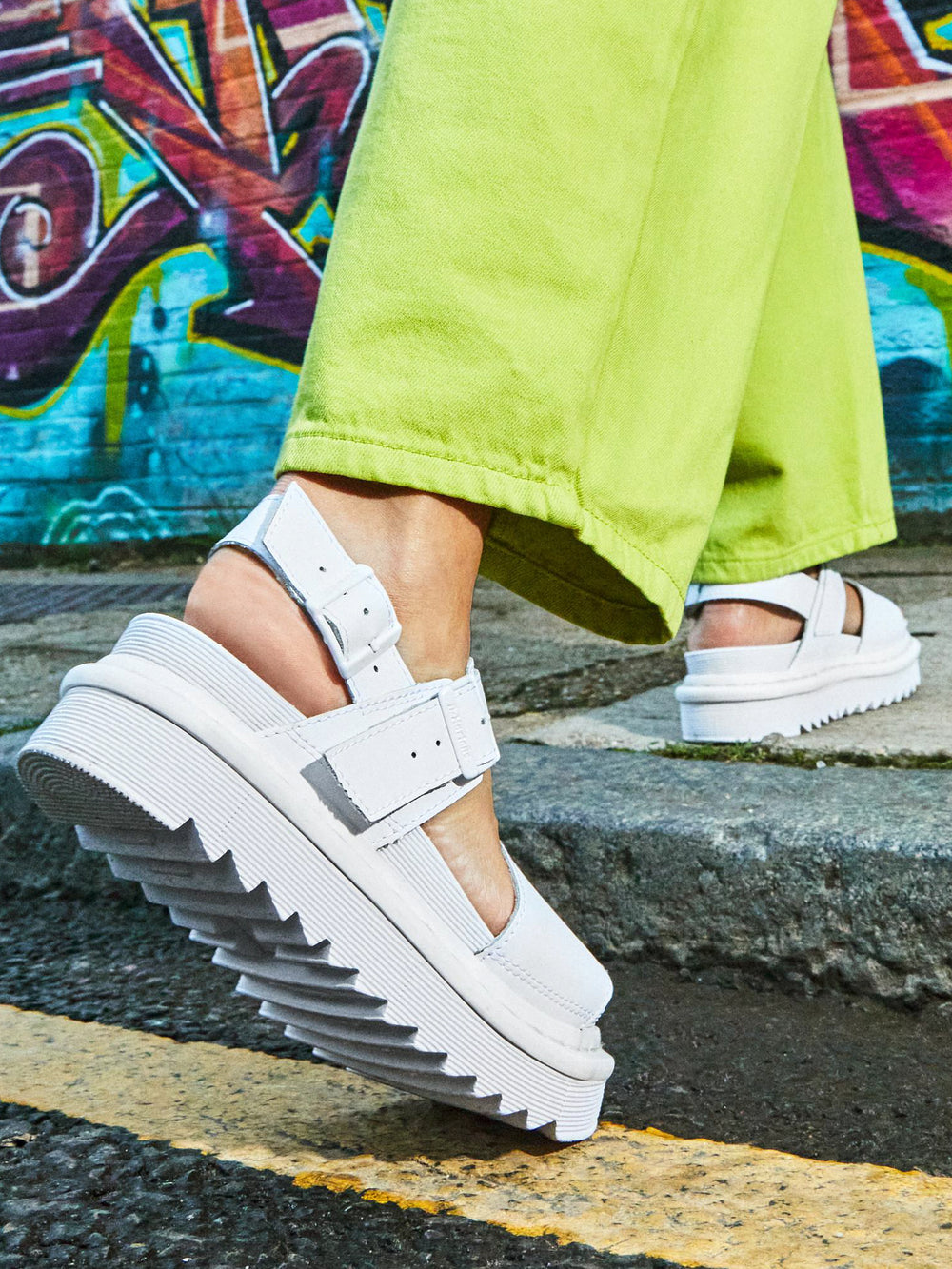 WOMENS DR MARTENS VOSS MONO HYDRO SANDAL - CLEARANCE