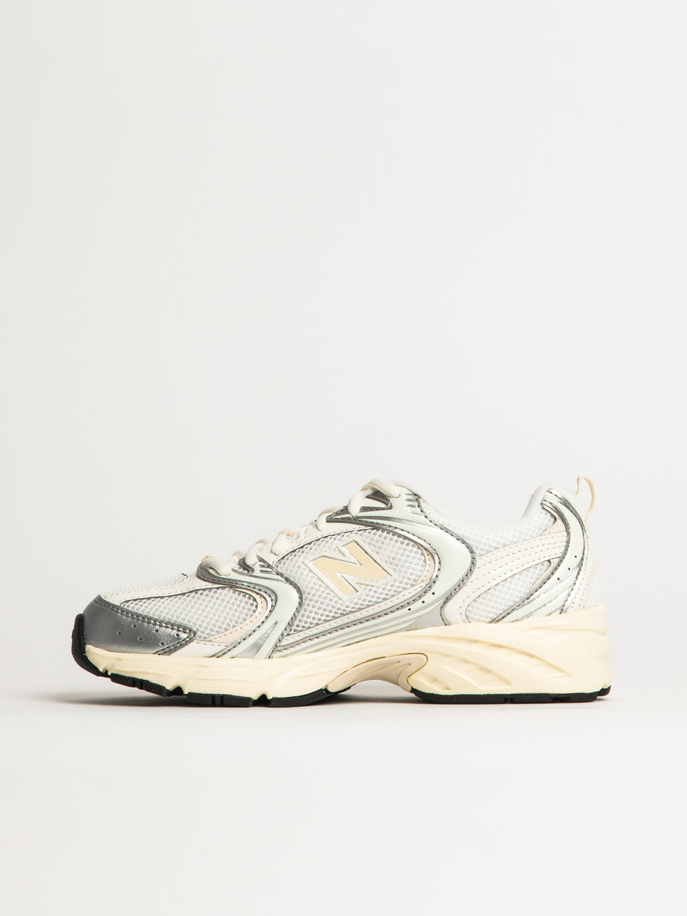 WOMENS NEW BALANCE THE 530 SNEAKER - SILVER METALLIC LINEN