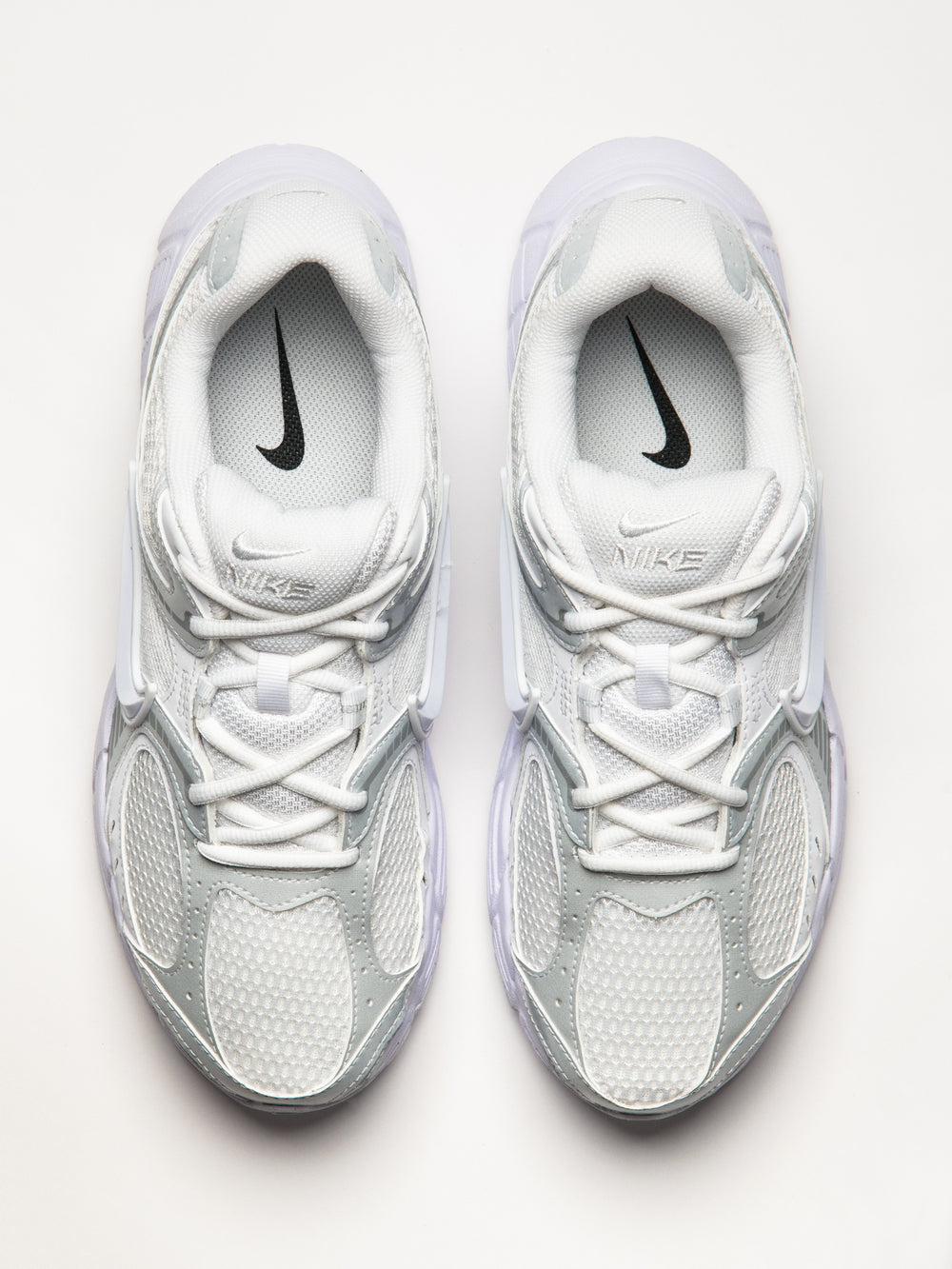 MENS NIKE V5 RNR SNEAKER