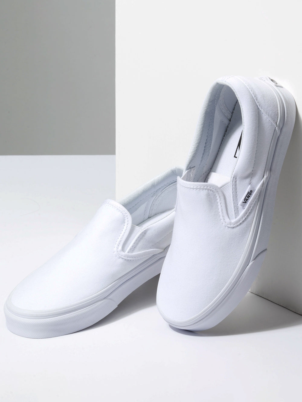 Dangle Præferencebehandling trist WOMENS VANS CLASSIC SLIP-ON TRUE WHITE CANVAS SHOES | Boathouse Footwear  Collective
